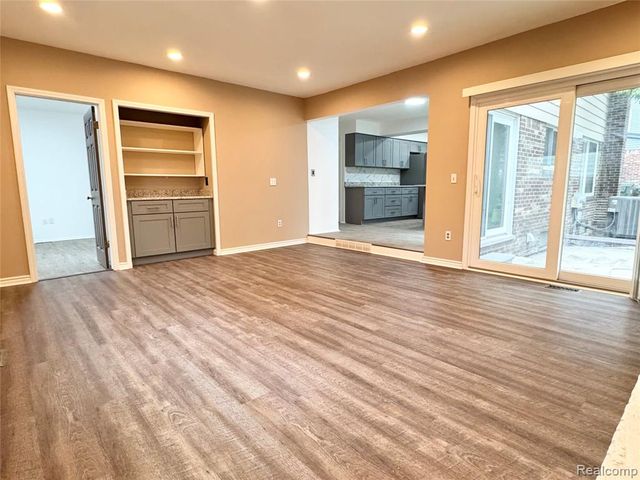 3095 Rolling Green Circle, Rochester Hills, MI 48309