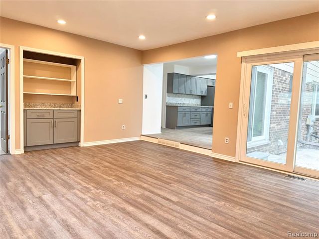 3095 Rolling Green Circle, Rochester Hills, MI 48309