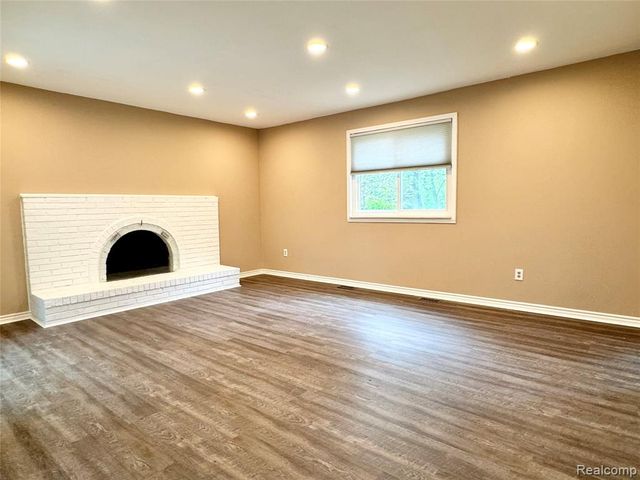 3095 Rolling Green Circle, Rochester Hills, MI 48309