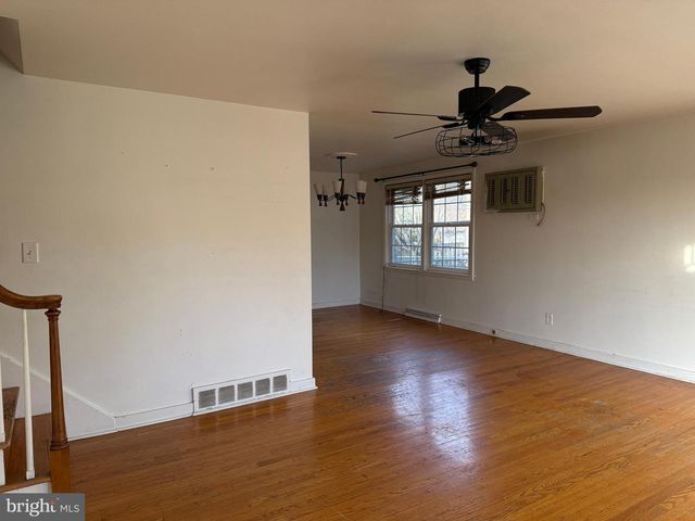 2461 RALEIGH DR, York, PA 17402