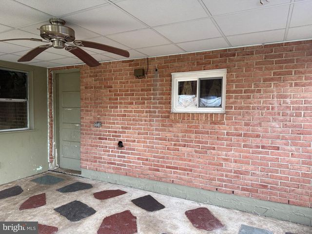 2461 RALEIGH DR, York, PA 17402