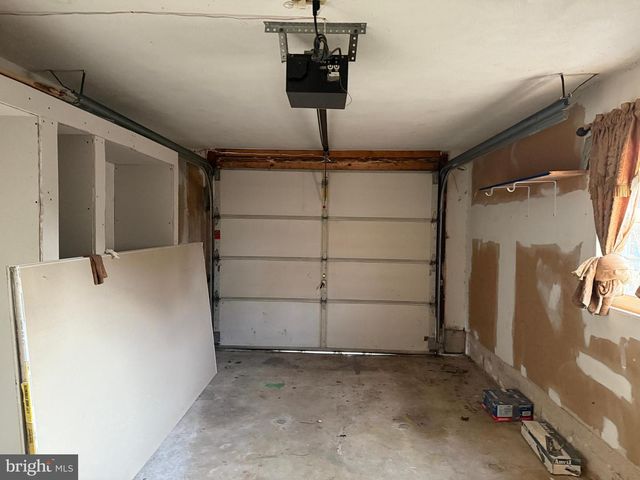 2461 RALEIGH DR, York, PA 17402