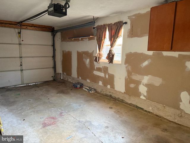 2461 RALEIGH DR, York, PA 17402