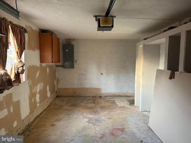 2461 RALEIGH DR, York, PA 17402