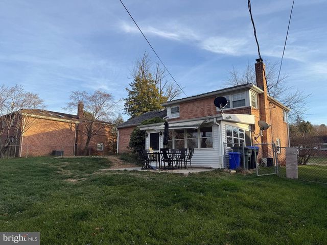 2461 RALEIGH DR, York, PA 17402