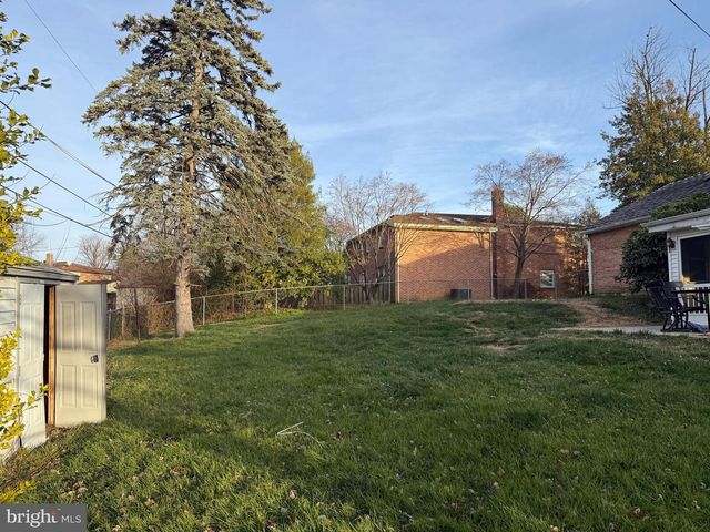 2461 RALEIGH DR, York, PA 17402