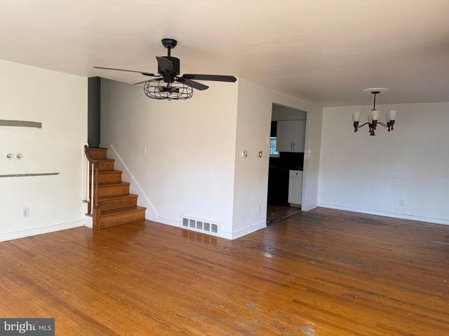 2461 RALEIGH DR, York, PA 17402