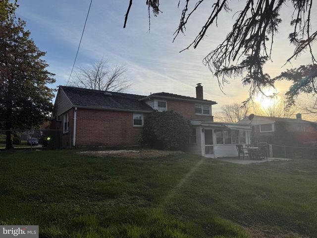 2461 RALEIGH DR, York, PA 17402