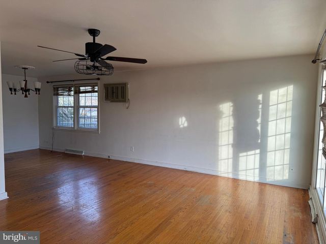 2461 RALEIGH DR, York, PA 17402