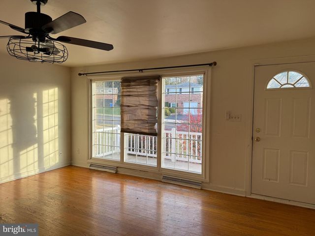 2461 RALEIGH DR, York, PA 17402