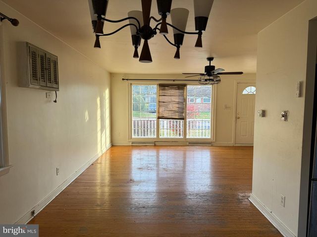 2461 RALEIGH DR, York, PA 17402