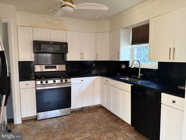 2461 RALEIGH DR, York, PA 17402