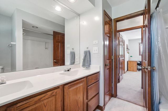 2262 Lewis Center Road, Lewis Center, OH 43035