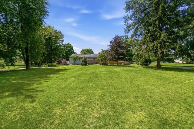 2262 Lewis Center Road, Lewis Center, OH 43035