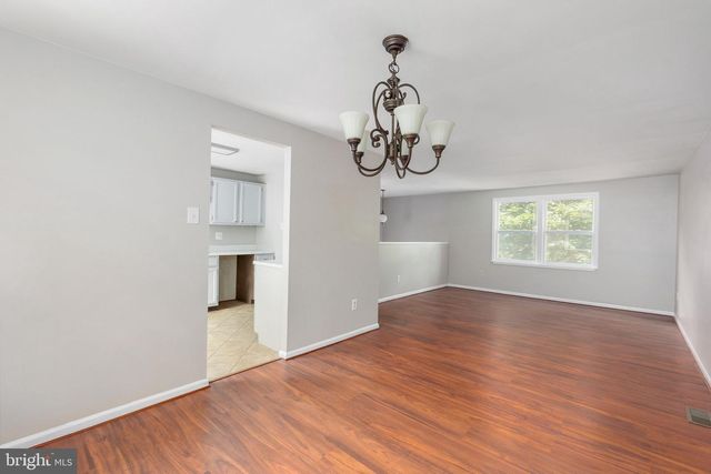 12821 LONGLEAF LN, Herndon, VA 20170