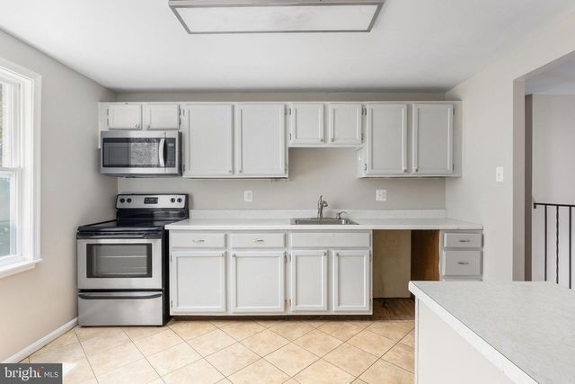 12821 LONGLEAF LN, Herndon, VA 20170