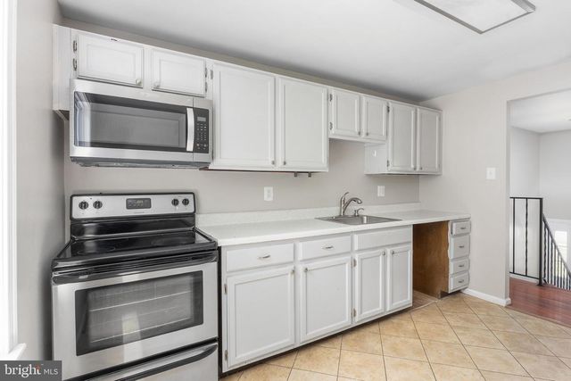 12821 LONGLEAF LN, Herndon, VA 20170