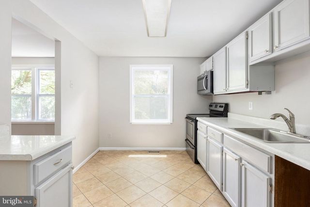 12821 LONGLEAF LN, Herndon, VA 20170