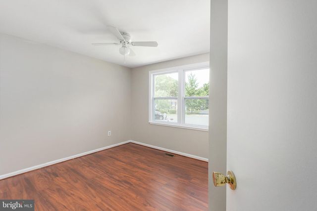 12821 LONGLEAF LN, Herndon, VA 20170