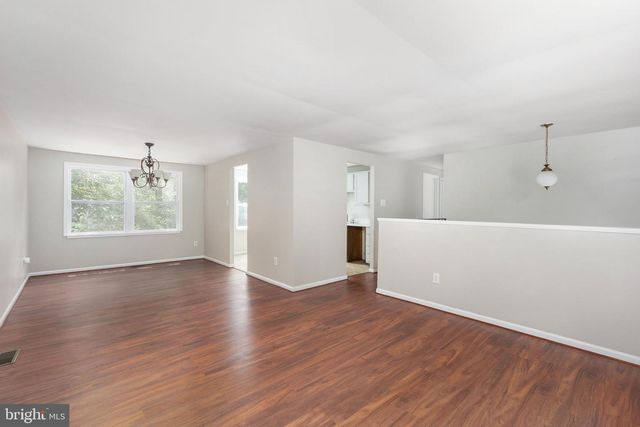 12821 LONGLEAF LN, Herndon, VA 20170