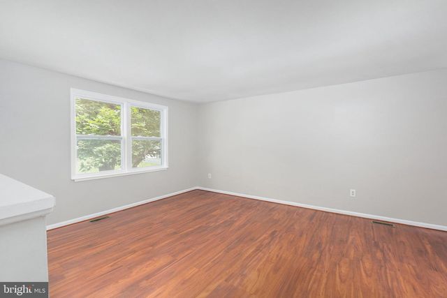 12821 LONGLEAF LN, Herndon, VA 20170