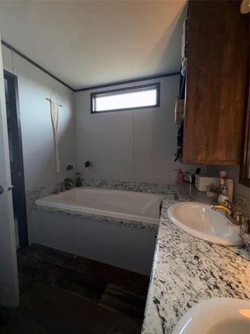 332331 E May Road, Wellston, OK 74881