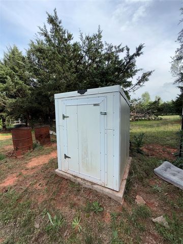 332331 E May Road, Wellston, OK 74881