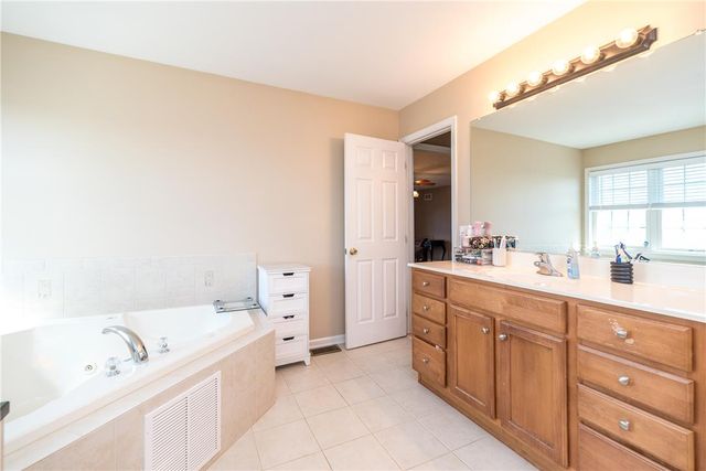 4584 Shadowstone Drive, Easton, PA 18040
