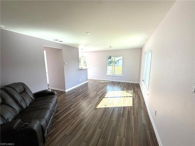 34 Hamlin CT, Lehigh Acres, FL 33936