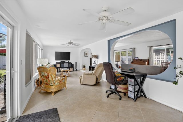 882 Azalea Court, Plantation, FL 33317