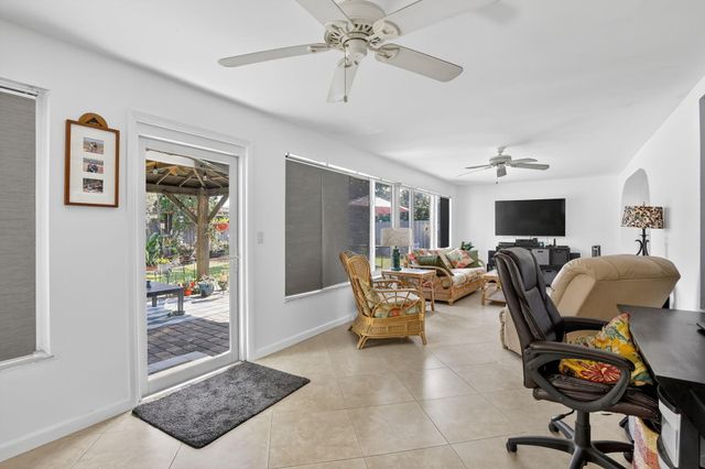 882 Azalea Court, Plantation, FL 33317