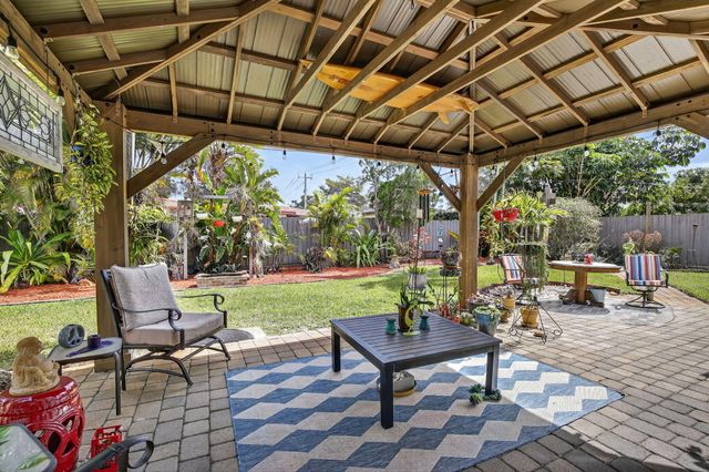 882 Azalea Court, Plantation, FL 33317