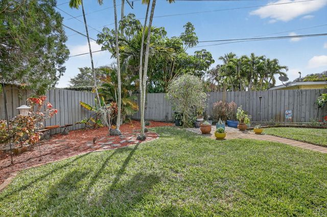 882 Azalea Court, Plantation, FL 33317