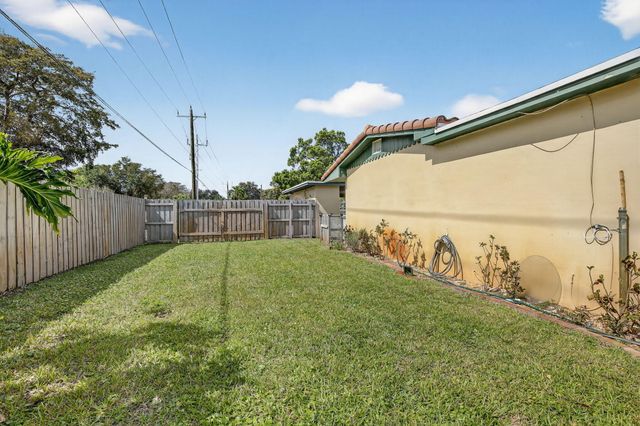 882 Azalea Court, Plantation, FL 33317