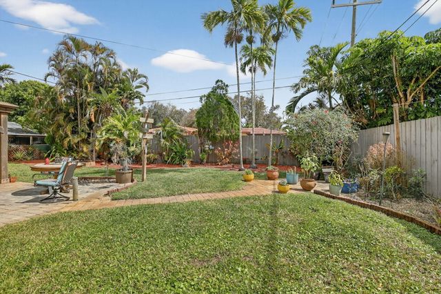 882 Azalea Court, Plantation, FL 33317