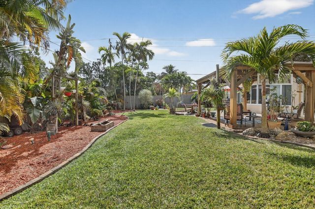 882 Azalea Court, Plantation, FL 33317