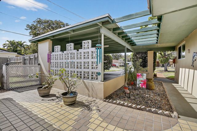 882 Azalea Court, Plantation, FL 33317