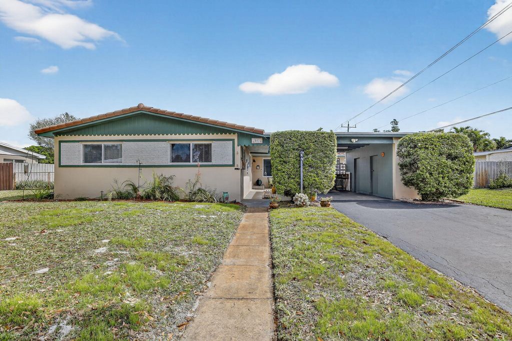 882 Azalea Court, Plantation, FL 33317