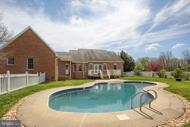 1130 W TRINDLE ROAD, Mechanicsburg, PA 17050
