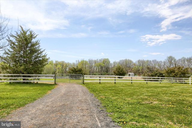1130 W TRINDLE ROAD, Mechanicsburg, PA 17050