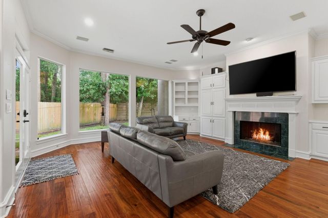 6 Harbor Cove Drive, The Woodlands, TX 77381