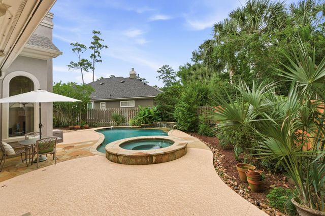 6 Harbor Cove Drive, The Woodlands, TX 77381