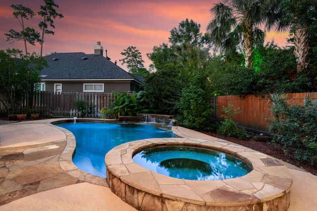 6 Harbor Cove Drive, The Woodlands, TX 77381