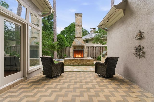 6 Harbor Cove Drive, The Woodlands, TX 77381