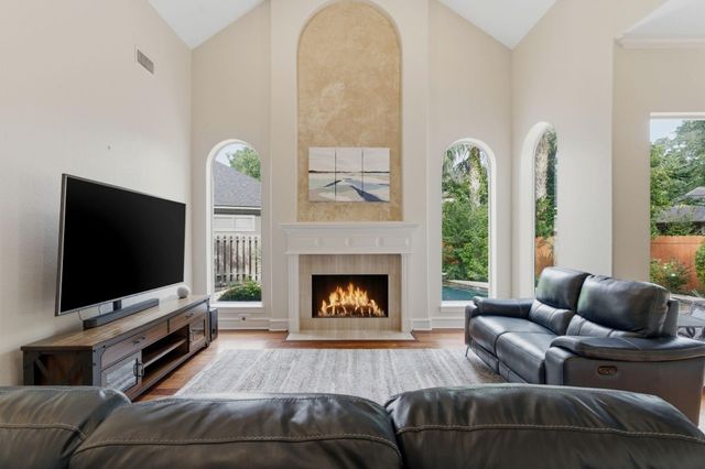 6 Harbor Cove Drive, The Woodlands, TX 77381