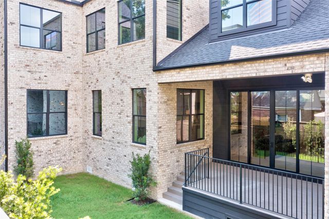 1916 Addison Road, Houston, TX 77030