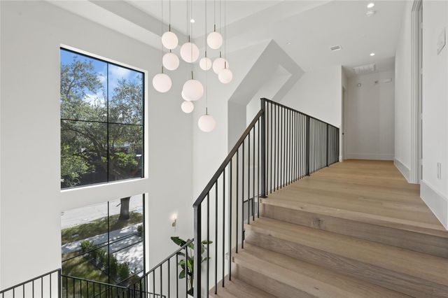 1916 Addison Road, Houston, TX 77030