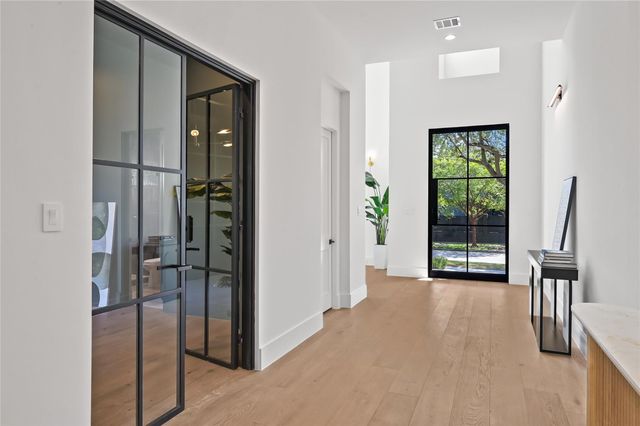 1916 Addison Road, Houston, TX 77030