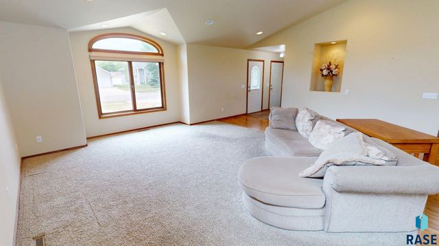 1911 Pebble Beach Cir Circle, Brookings, SD 57006
