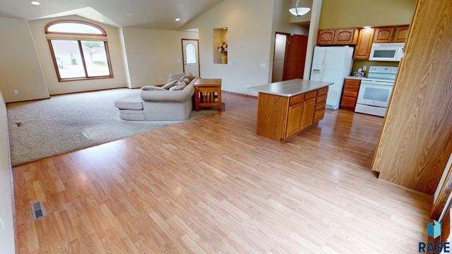1911 Pebble Beach Cir Circle, Brookings, SD 57006